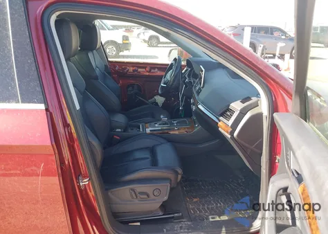 2018 Audi Q5 2.0T Premium/2.0T Tech Premium z USA, uszkodzony, nr VIN WA1CNAFY3J2137242